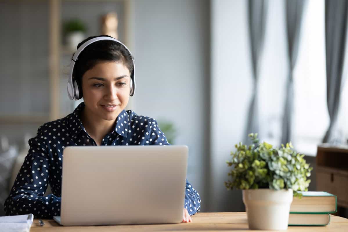 How to communicate with remote teams through an intranet web portal